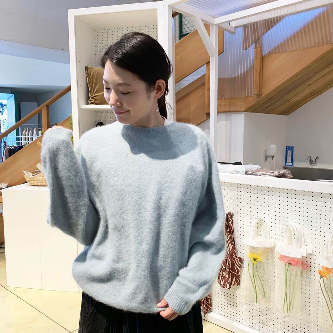 森貴美子さんのインスタグラム写真 - (森貴美子Instagram)「原宿で開催中の @omekashi_pr のpopupstoreに行ってきました🌼 キレイな水色のニットとアウターを試着しました✨ この秋冬はアイスブルーが気になる〜。 キッズの展開もあるので、親子でおそろいもできます。娘にはスウェットを選びました🐰デリバリーが楽しみです。 ・ ・ 🦉🦉🦉 ・ ・ ・ #オメカシ #omekashi  #popupshop  #일본모델」9月24日 15時17分 - morikimi_morikimi