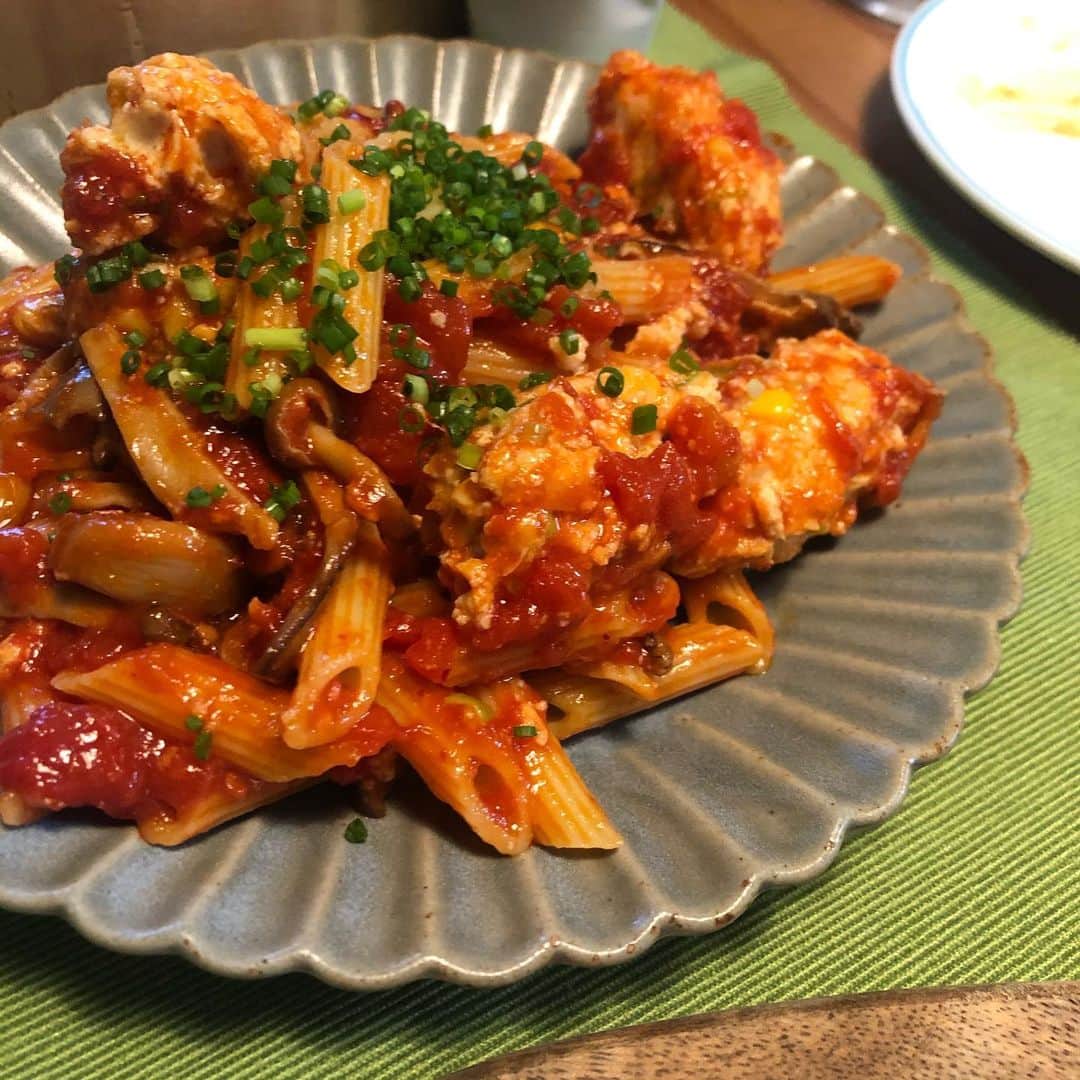 小鳥遊しほのインスタグラム：「姉( @yuki.sugiyama )のごはんを食べるために名古屋に行ってきたよ🍝相変わらず料理の天才な姉。ふわふわミートボールのペンネアラビアータのミートボールが限界までふわふわで美味しかった。豆腐と鶏ひき混ぜてるらしい🐔🐤 レバームース×赤ワインも素敵だったー . 姪っ子むぎちゃんどんどん成長するの巻。ギャン泣きしてもかわいいよの巻。むぎちゃんのおかげで私も子供ほしいと思うようになったよの巻👶」