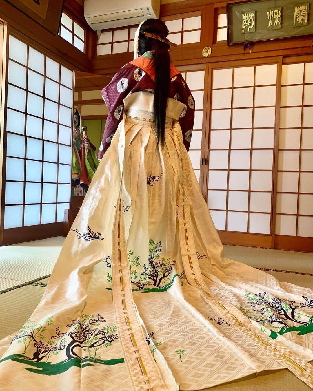 鈴木奈々さんのインスタグラム写真 - (鈴木奈々Instagram)「. 昨日は福岡県「宮地嶽神社秋季大祭｣で、 祭王になりました(^-^)♡♡♡ 貴重な体験をさせていただきました！！ 本当にありがとうございます♡♡♡ 地元の子供達からじいちゃんばあちゃんの沢山の方々が「ななちゃーん」って温かい声援をくれた事がすごく嬉しかったです！！ 本当に本当にありがとうございます♡♡♡ とっても楽しかったです(^-^)♡♡♡ また皆さんに会えるの楽しみにしてます！！ #祭王 #秋季大祭  #福岡県 #福津市 #温かい人ばかり  #大好きです❤」9月24日 15時32分 - nana_suzuki79