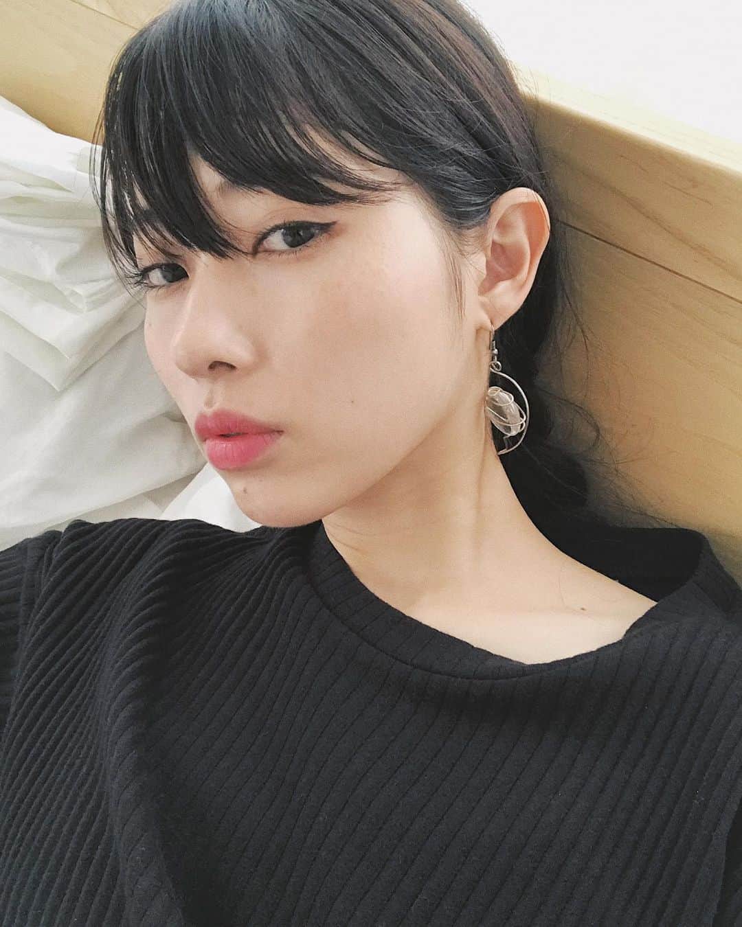 のインスタグラム：「前に古着屋で見つけたピアスがお気に入り🙋🏻💕 #fashion#今日のまつゆい#vintage」