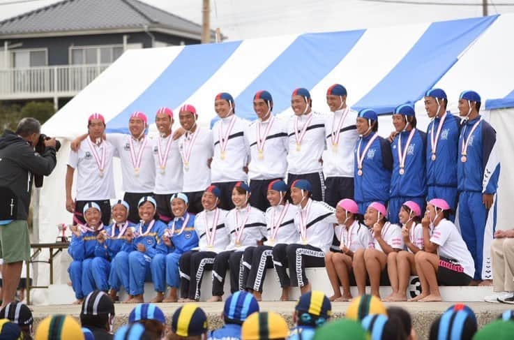 藤巻紗月さんのインスタグラム写真 - (藤巻紗月Instagram)「🥇🌊🥇🌊🥇 [第34回全日本学生ライフセービング選手権大会] ずっと狙っていたレスキューチューブレスキューで優勝することができました！ この種目に挑戦してみたくてはじめたライフセービング。 安心安全なプールで泳ぐのとはまるで違って、なかなか上手くいかなくて…不器用発揮しまくってたけど、素敵な仲間に恵まれ助けてもらって、ラストインカレにして最高のレースができました！(イン転んだし少し迷子になったけど) ペイのピカ、ドラッカーのかれん&ふうか、ありがとう😊この種目でアベック優勝できたこともとーっても嬉しかった！！ MARE最高！ #インカレ#ライフセービング#lifesaving#慶應mare」9月24日 16時34分 - satsuki_48fuj