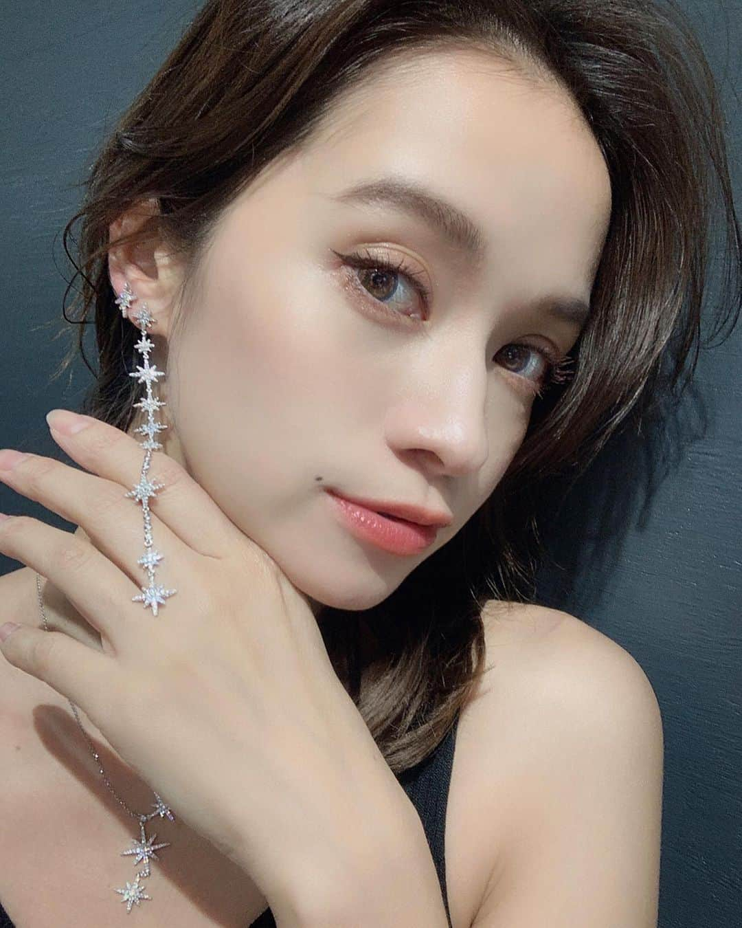 大森美知さんのインスタグラム写真 - (大森美知Instagram)「💎💎💎 エレガントにキラキラな ジュエリーをつけてお出かけ🍴♡ すべて @apmmonaco 💎 揺れるたびにキラキラ✨ __________________________________ #apmmonaco#elegant #beauty#jewelry#fashion  #💎#みちしふく」9月24日 16時47分 - michi_oomori_official