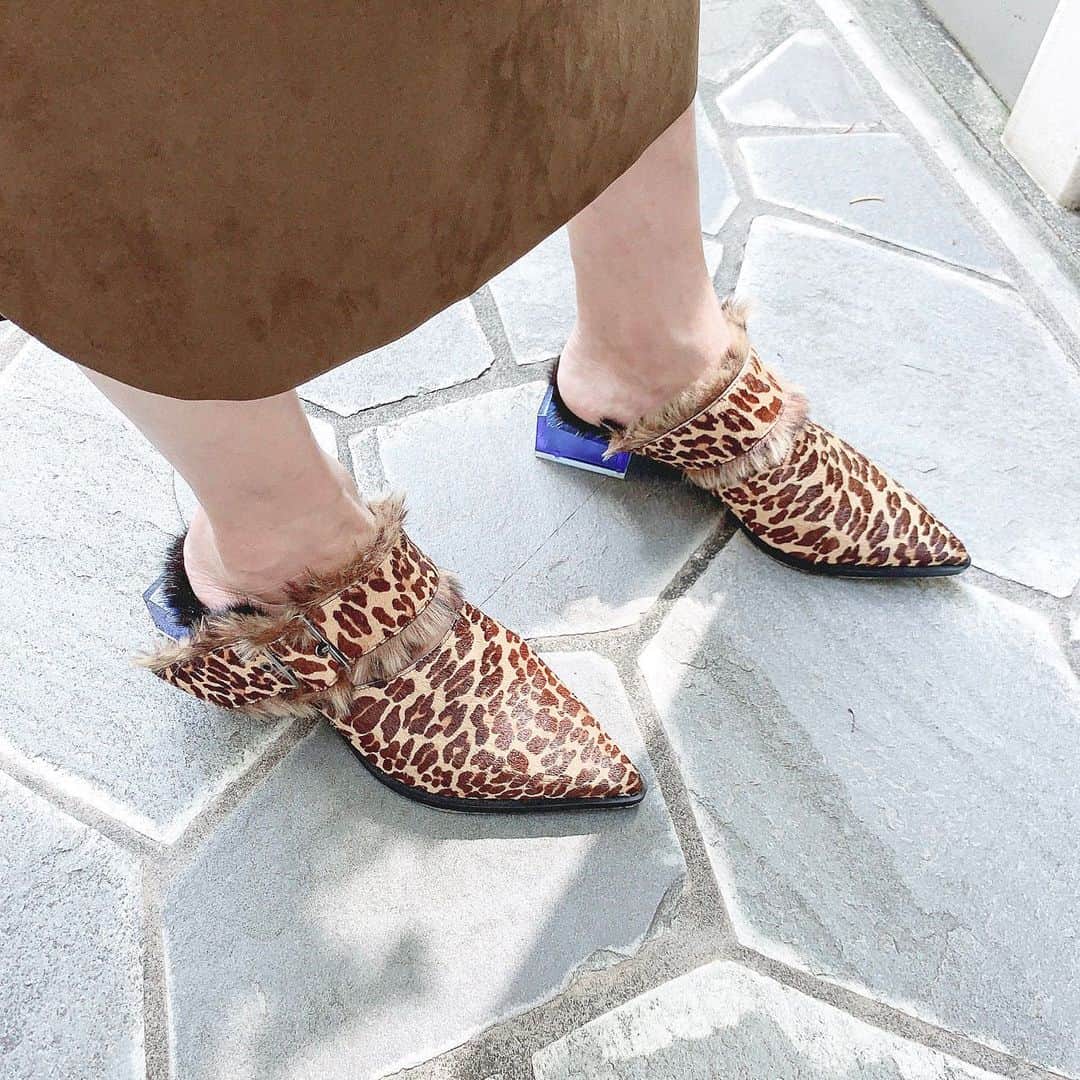 川島幸美さんのインスタグラム写真 - (川島幸美Instagram)「Leopard fur mule👡 内側はフェイクファーになっていて履き心地ふわふわ❤️ 足の裏まで気持ち良いミュール。 ヒールはカラークリアソールになってます。 ファーとのコンビネーションが可愛いく仕上がりました〜〜✌️ 無地のお洋服と合わせると柄が引き立ち全体が決まりますね✨」9月24日 16時57分 - yukimikawashima
