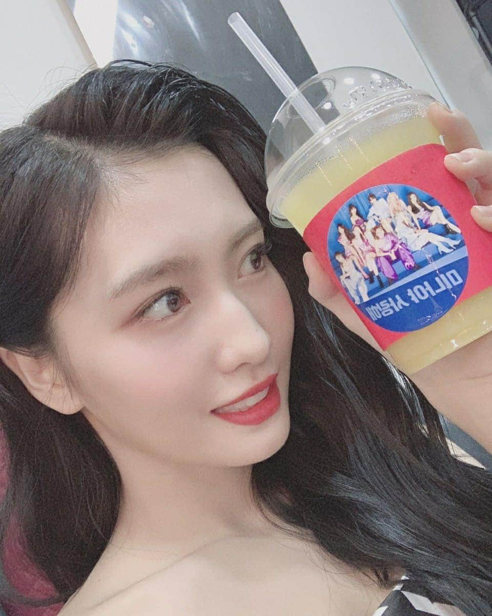 TWICEさんのインスタグラム写真 - (TWICEInstagram)「#아이돌룸 본방사수🤟 #필스페셜#Feelspecial」9月24日 17時02分 - twicetagram