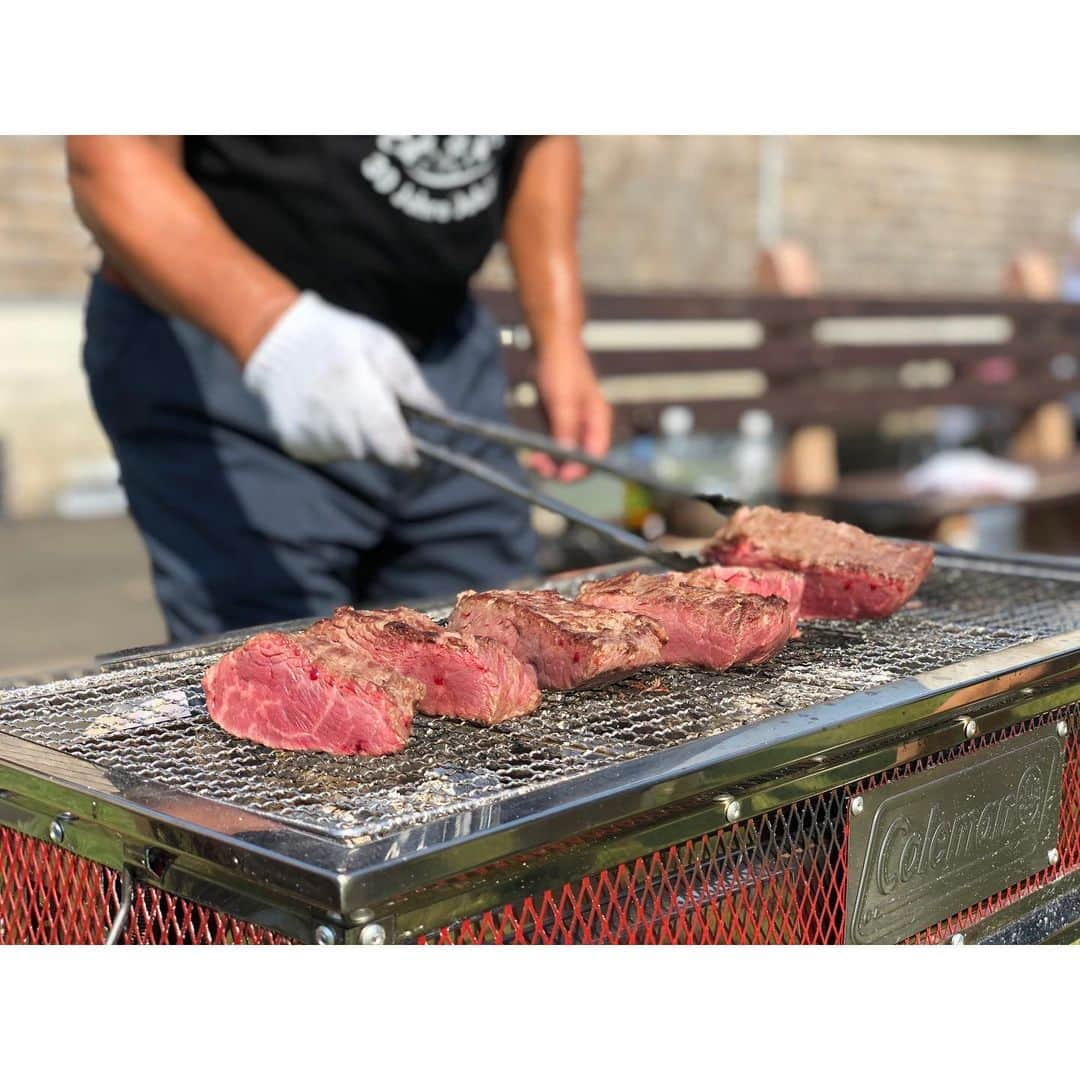 中西希のインスタグラム：「宮崎へ帰省した時に味わった 【尾崎牛🐂﻿】 ﻿ 脂があっさりしているから﻿ 翌日も胃がもたれること無く、﻿ 寧ろまたすぐに食べたくなる 宮崎の特別な和牛💮﻿ ﻿ ﻿ #宮崎 #miyazaki ﻿#宮崎好き #宮崎のいいところ #尾崎牛 #尾崎さんの笑顔も魅力のひとつ」