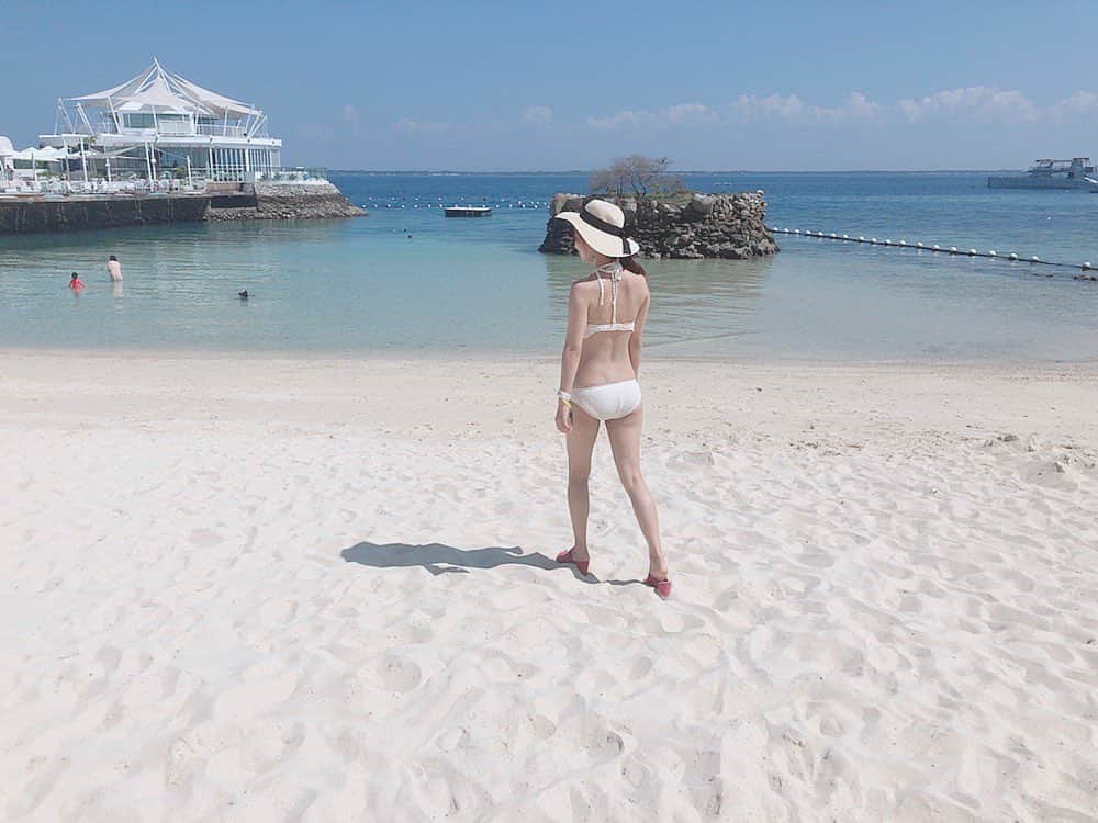 武田るいさんのインスタグラム写真 - (武田るいInstagram)「private beach🏝🐬 あちあち🙈⛱🥭 日焼けやばみーGAL🦈✨ #movenpickhotel #privatebeach #beach #sea #cebu #マクタン島 #マクタン島ホテル #ootd #dailylook #japanesegirl #bikini」9月24日 17時23分 - rui_1002