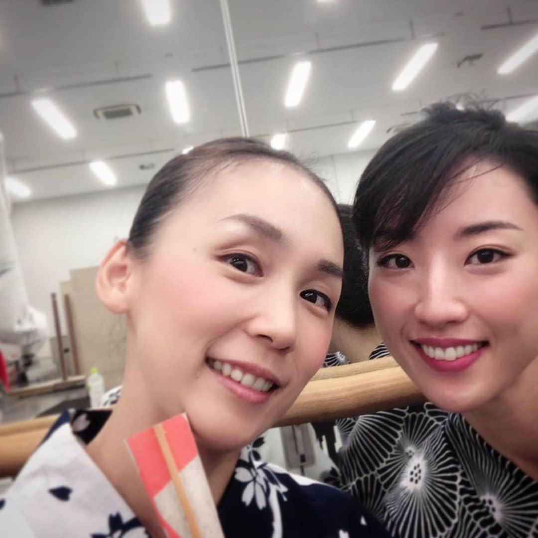 羽咲まなさんのインスタグラム写真 - (羽咲まなInstagram)「10月博多座 11月明治座 「ふるあめりかに袖はぬらさじ」に出演させていただきます。  先日から、お稽古始まってます！ 再演からの参加、必死のパッチの汗だくで励んでおります！！ 唐人口遊女の皆様と📷✨ #明治座 #博多座 #ふるあめりかに袖はぬらさじ #久保田磨希 さん #桜一花 さん #美翔かずき さん #樋口綾 さん #石原絵理 さん」9月24日 17時31分 - mana.haza