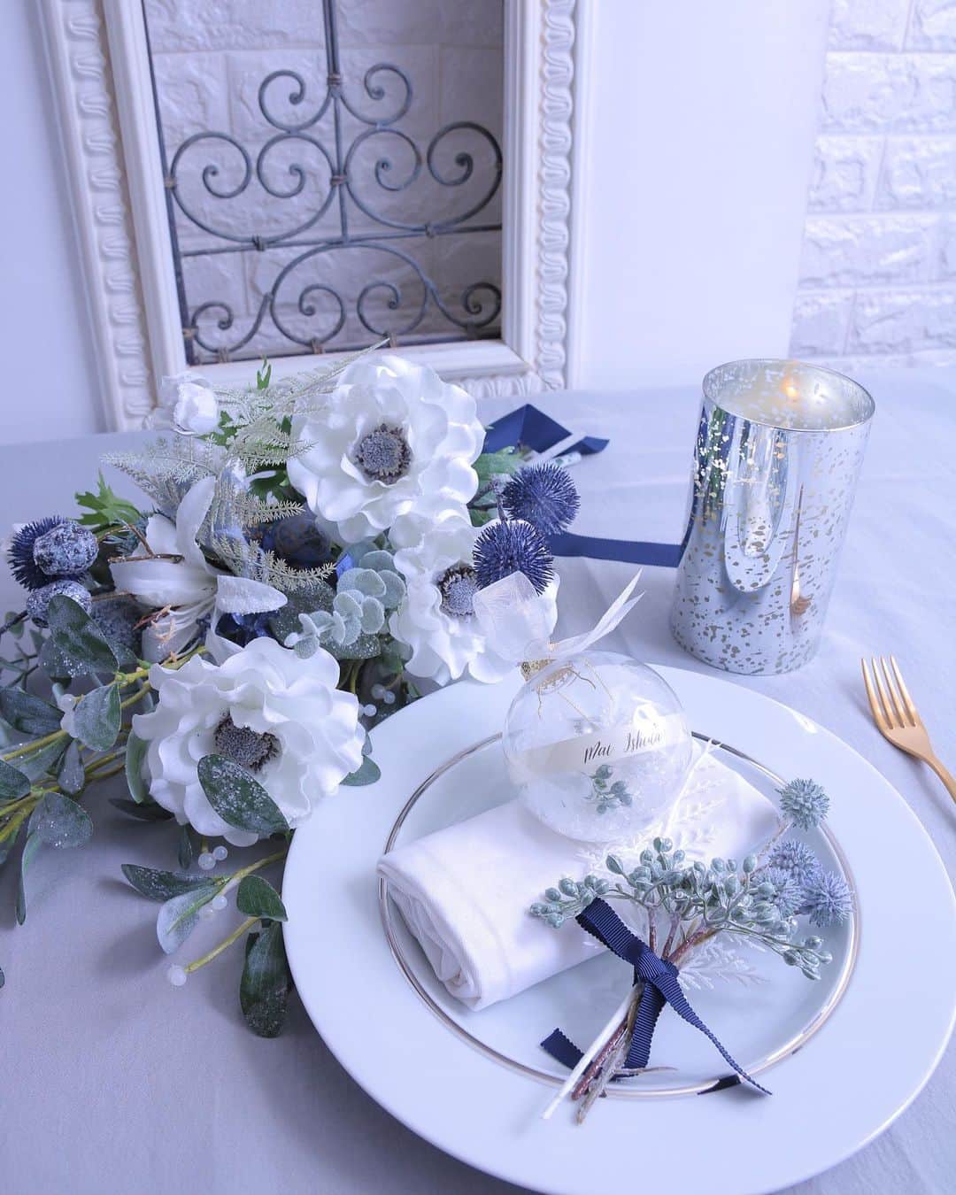 東京堂アーティフィシャルフラワーMAGIQのインスタグラム：「・ 【アーティフィシャルで季節を迎える】〜Winter Flower Home Decoration(ウィンターフラワー ホームデコレーション) ・ FX1032 シュクレアネモネ FX6843 アイシーミスルトゥ FX5800  シサスボールサファイア FX1021  シュクレシードベリー FX5544  ペインターベリーピック FM1860  ミニポンポンスプレー ・ 【You Tube TOKYODO公式チャンネル】 見て学べて役立つ、お花に関する動画満載❗️ 👇👇👇 https://m.youtube.com/channel/UCyD95_Gb0wQhvTRm9FDJnsQ ✳️【チャンネル登録】お願いします🙇‍♀️ Please subscribe to my channel ❗️ 请注册 ❗️ 채널 등록 고마워요 😁 ・ #TOKYODO#MAGIQ#MAGIQのある暮らし#東京堂#アーティフィシャルフラワー#アーティフィシャル#アートフラワー#造花#花のある暮らし#花のある生活 #花好きな人と繋がりたい#フラワーデザイン#フラワーアレンジメント#フラワーアレンジ#アレンジメント#花が好き#花を飾る#artificial#artificialflower #flowerofinstagram #flowersoninstagram#winterflowers #花藝#插花#花藝課#保鮮花#不凋花#꽃스타그램#조화」
