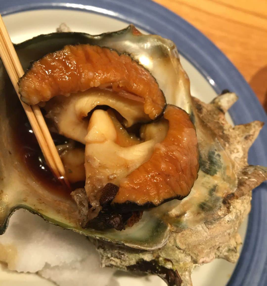 工藤ジェニファー茉侑さんのインスタグラム写真 - (工藤ジェニファー茉侑Instagram)「最高級居酒屋 #田中田 さんにて (720ml) 280,000円の日本酒😳❗️ お食事も全て美味しいし、大好きな人たちと幸せで贅沢な時間でした☺️ #田中田 #居酒屋 #和食 #高級和食 #福岡グルメ #黒龍 #酒好きな人と繋がりたい #お酒好きな人と繋がりたい #日本酒女子 #日本酒 #ootd #dholic @levis.vintage.clothing @levis #levis #dholic @dholic_official  #日本酒🍶 #酒好きな人と繋がりたい #酒好き女子 #お洒落さんと繋がりたい」9月24日 17時33分 - jennifermayu_s