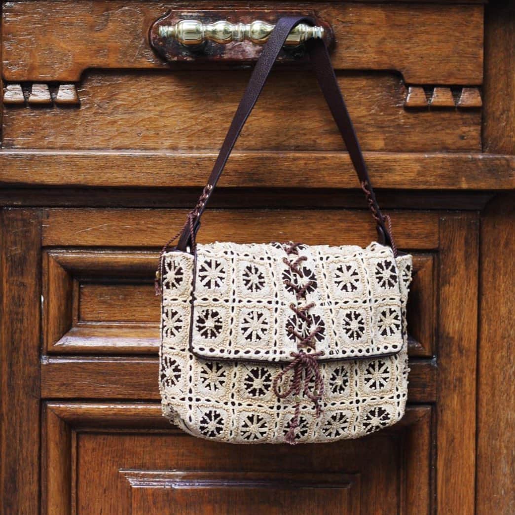 ジャマンピュエッシュのインスタグラム：「The Karina uses hand-embroidered lace and corset lacing to create an updated take on Parisian femininity, in a pretty yet practical shoulder bag. Suble color combinations and small yet spacious size make the Karina perfect for day or night.  #jaminpuech #karina #bag #pfw #paris #france #fashion #style #embroidery」