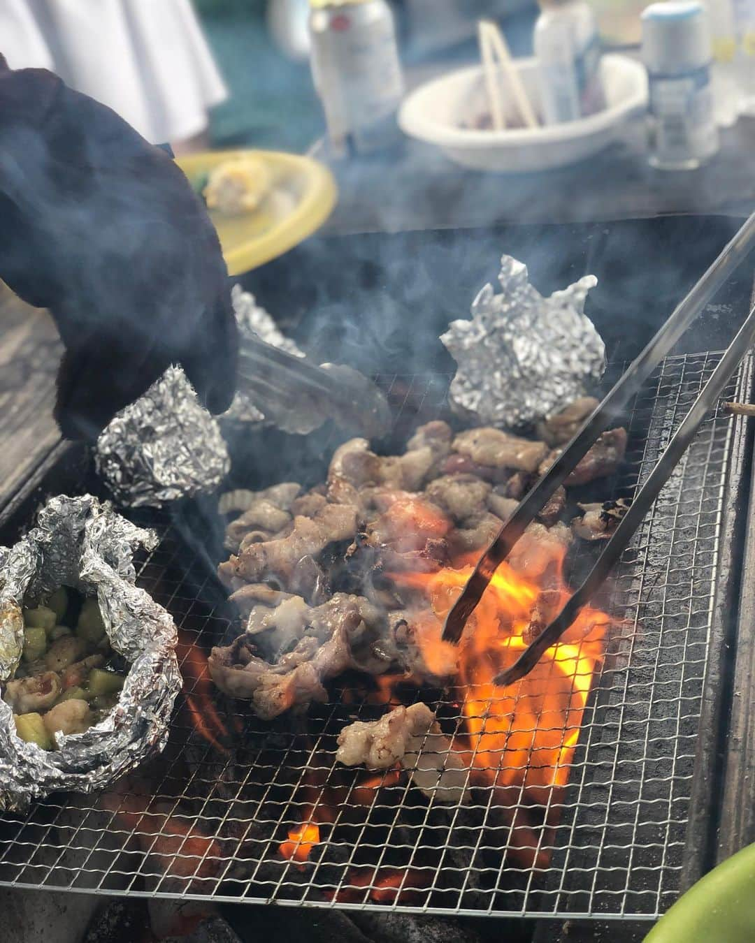 林香里さんのインスタグラム写真 - (林香里Instagram)「・ ・ 3連休最終日は仲良し4familyでBBQ🍖🍺🌈 BBQベテラン家族のおかげで素晴らしい 食材と、その品数、料理方法どれもクオリティが 高くて、最高すぎた😆👍🏻 目の前に遊具があるし子供達も安心して 遊べて、そして自然いっぱいのロケーション… 全てがパーフェクトだった1日でした💯♥️ ・ ・ 話は美容話に変わり⇢⇢⇢⇢ bodyメンテナンスで @acri0823 へ✧✧✧ ラジオ波吸引で流して背中は筋膜リリースしたり お腹 キャビテーション&EMS の後は 岩盤マットでのヘッドマッサージ。 この前が小顔マッサージ。  全身いろいろとメンテナンスで お世話になってます🙇🏻‍♀️🙏🏻 ・ ・ @acri0823  @823hatsu ・ ・ #ダイエット#beautedeacri#bodycarb」9月24日 17時57分 - kaori_hayashi1203