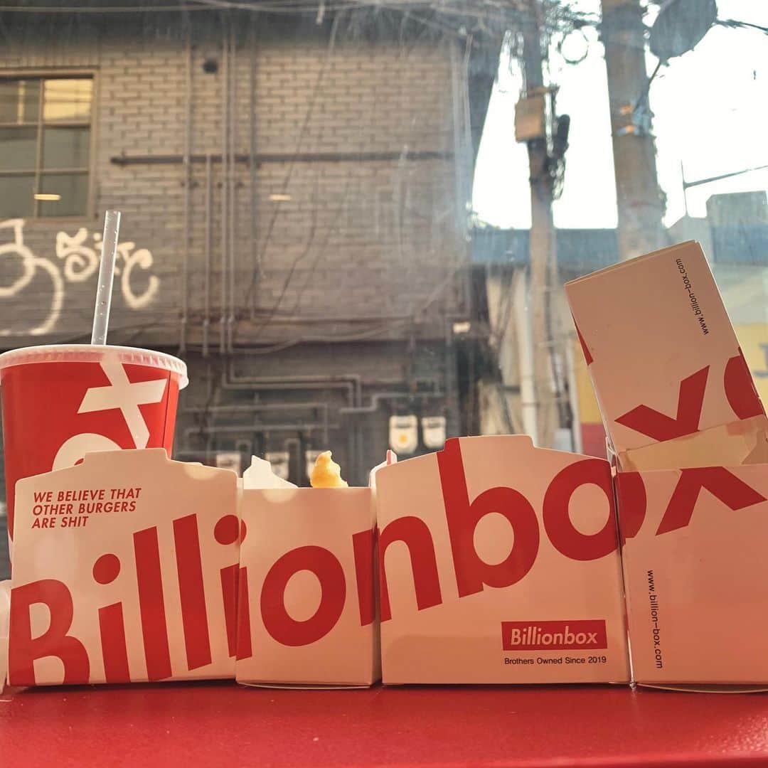 イ・ダウィのインスタグラム：「영원하라  #billionbox」