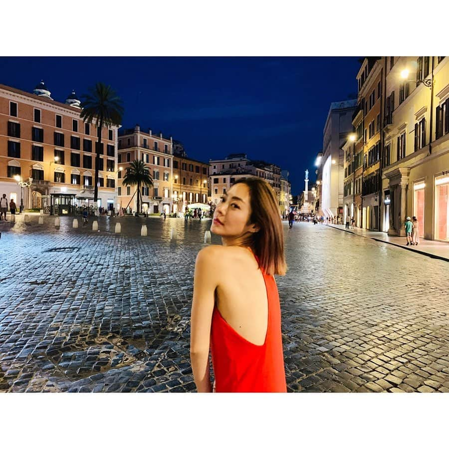 松岡李那さんのインスタグラム写真 - (松岡李那Instagram)「Nite Walk in Rome🇮🇹 ローマの夜のお散歩🚶‍♀️❤️🌕 #roma #rome #nightwalk #イタリア旅行 #ローマの休日」9月24日 18時01分 - linahxoxo