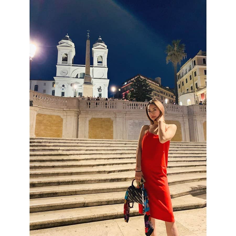 のインスタグラム：「Nite Walk in Rome🇮🇹 ローマの夜のお散歩🚶‍♀️❤️🌕 #roma #rome #nightwalk #イタリア旅行 #ローマの休日」