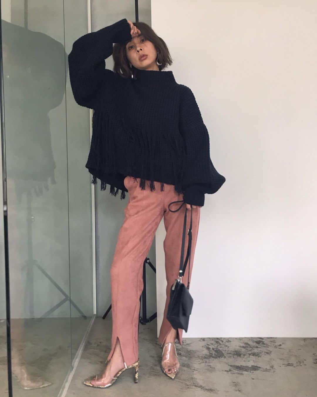 黒石奈央子さんのインスタグラム写真 - (黒石奈央子Instagram)「あめりふく。 . FRINGE HALFWAY KNIT ¥14800+tax 10/1 COMFY SLIT TAPERED PT ¥14800+tax 10/1 . フリンジの可愛いニットが登場するよ！オーバーサイズで女子がすきなやつ！ . @ameri_shinjuku @amerivintage @ameri_daikanyama @ameri.shinsaibashi #ameri#amerivintage #fashion #vintagefashion #coordinate#ootd#outfit#osanposnap #705_outfit #大人ファッション #大人コーディネート #大人スタイル #modestyle #modefashion#modecasual」9月24日 18時04分 - blackstone705