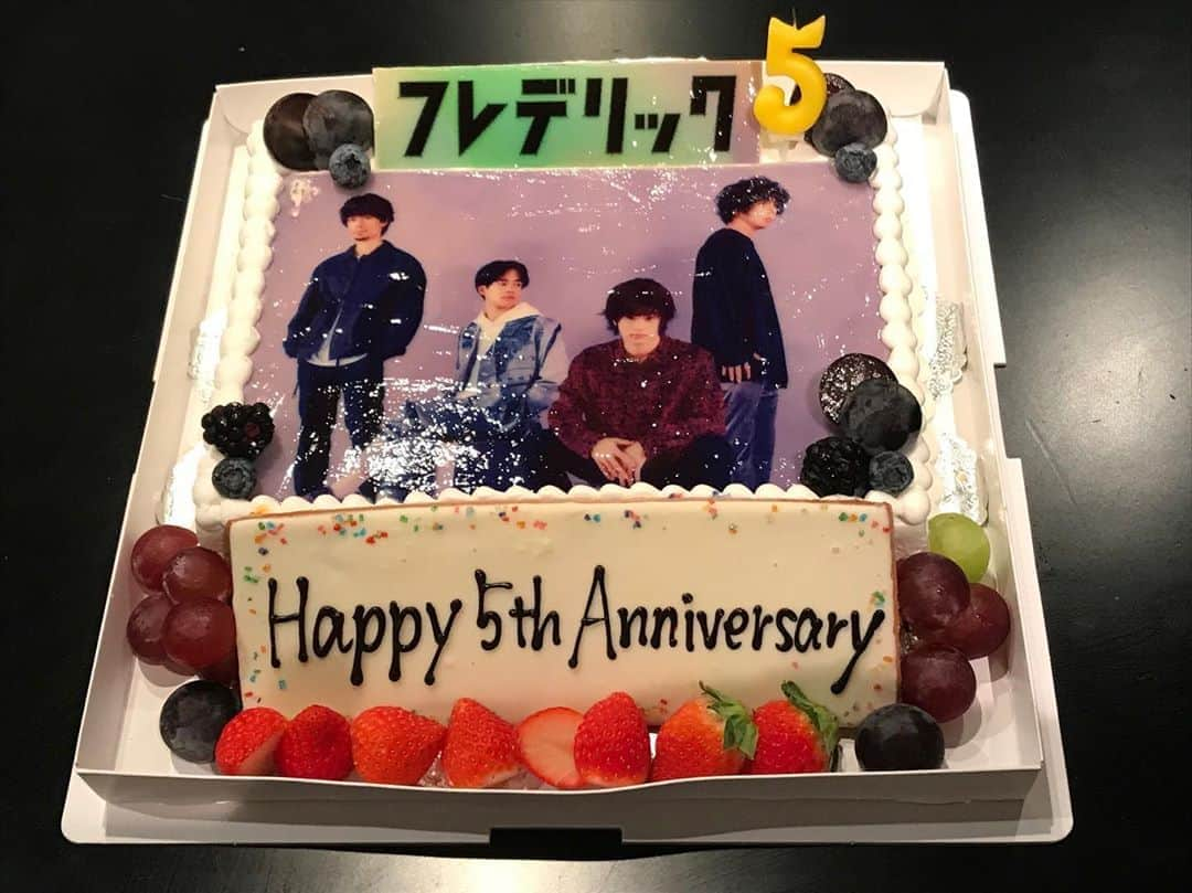 三原健司さんのインスタグラム写真 - (三原健司Instagram)「メジャーデビュー5周年を事務所の皆が祝ってくれました 嬉しい  ケーキ」9月24日 18時21分 - miharakenji