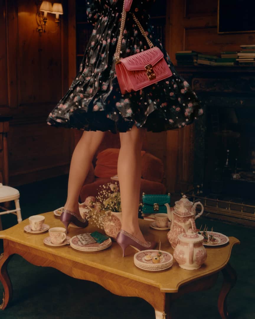 Miu Miuさんのインスタグラム写真 - (Miu MiuInstagram)「A surreal fantasy.  #MiuMiu presents the second episode of ‘Bags Don’t Lie” starring the #MiuConfidential bag.  Photography by @JesseJohnJenkins Creative Direction by @JbTalbourdet & @LolJacobs Styling by @_AliceGoddard  Discover more ⁣ via link in bio.⁣ ⁣」9月24日 18時30分 - miumiu