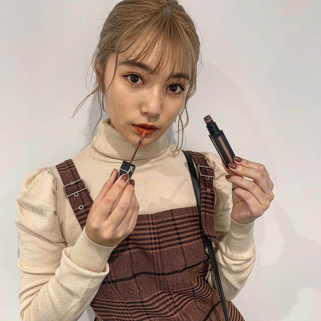浪花ほのかのインスタグラム：「、 、 、  楽天ガルアワ 2019AW開催記念のスペシャル動画配信中！🧡🧡 最近すごく気になってるアイテムを紹介したよー！！！ 期間限定配信だから見てねー！！ 「Rakuten GirlsAward ONLINE 期間限定公式オンライン」で検索😍  https://event.rakuten.co.jp/girlsaward/campaign/point/?scid=we_ich_ga_point_ig_n  #ガルアワ2019AW #楽天憧れアイテム #楽天で10万円分のポイント当たるよ」