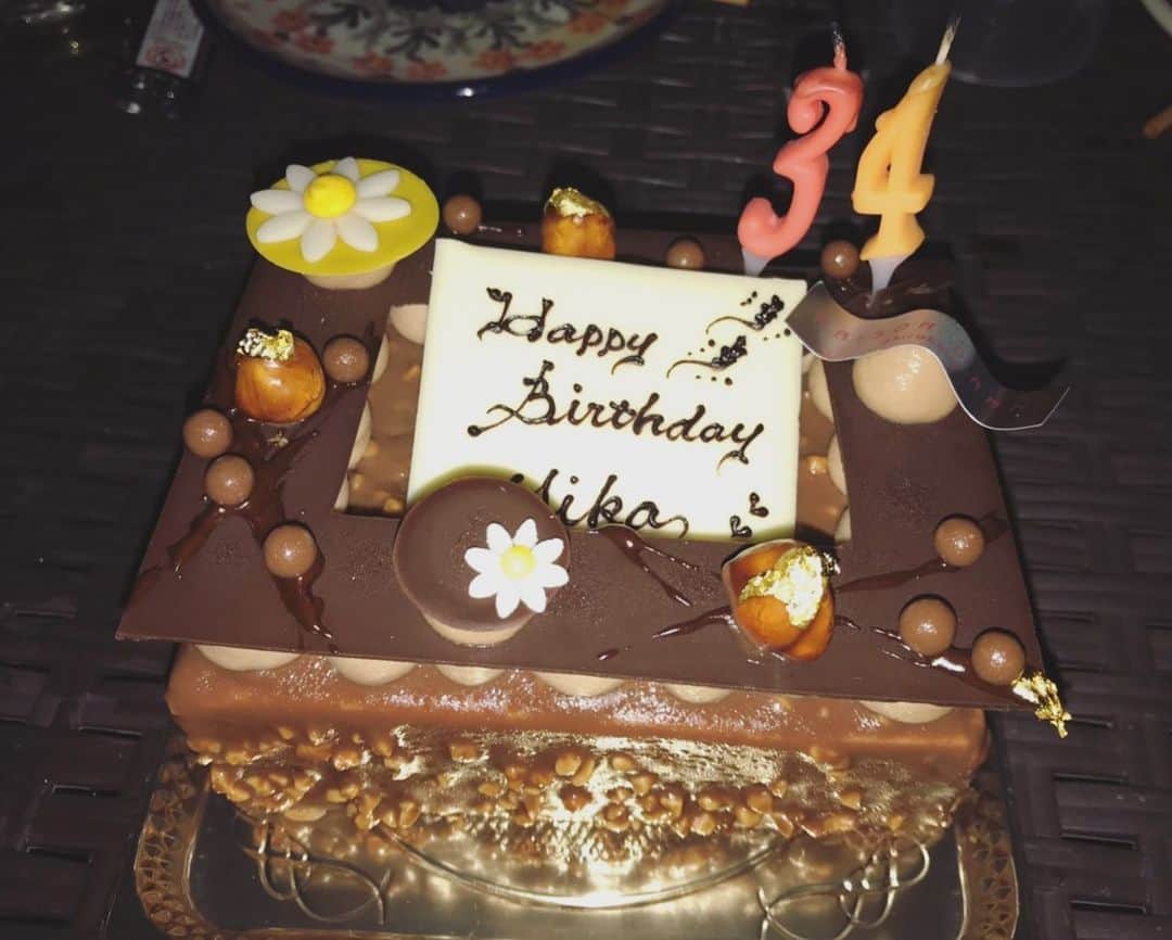 葵ゆりかさんのインスタグラム写真 - (葵ゆりかInstagram)「大好きなみかりんの誕生日を、当日のお昼からずっとお祝いできて幸せな日🎂♥️ なんて愛らしい34歳！！ おめでとう🥂❤️ #happybirthday #birthday #birthdaycake #birthdaypresent #birthdayparty #bestfriends #congratulations #🎂#👏#🥂」9月24日 18時48分 - yuriyuricchi
