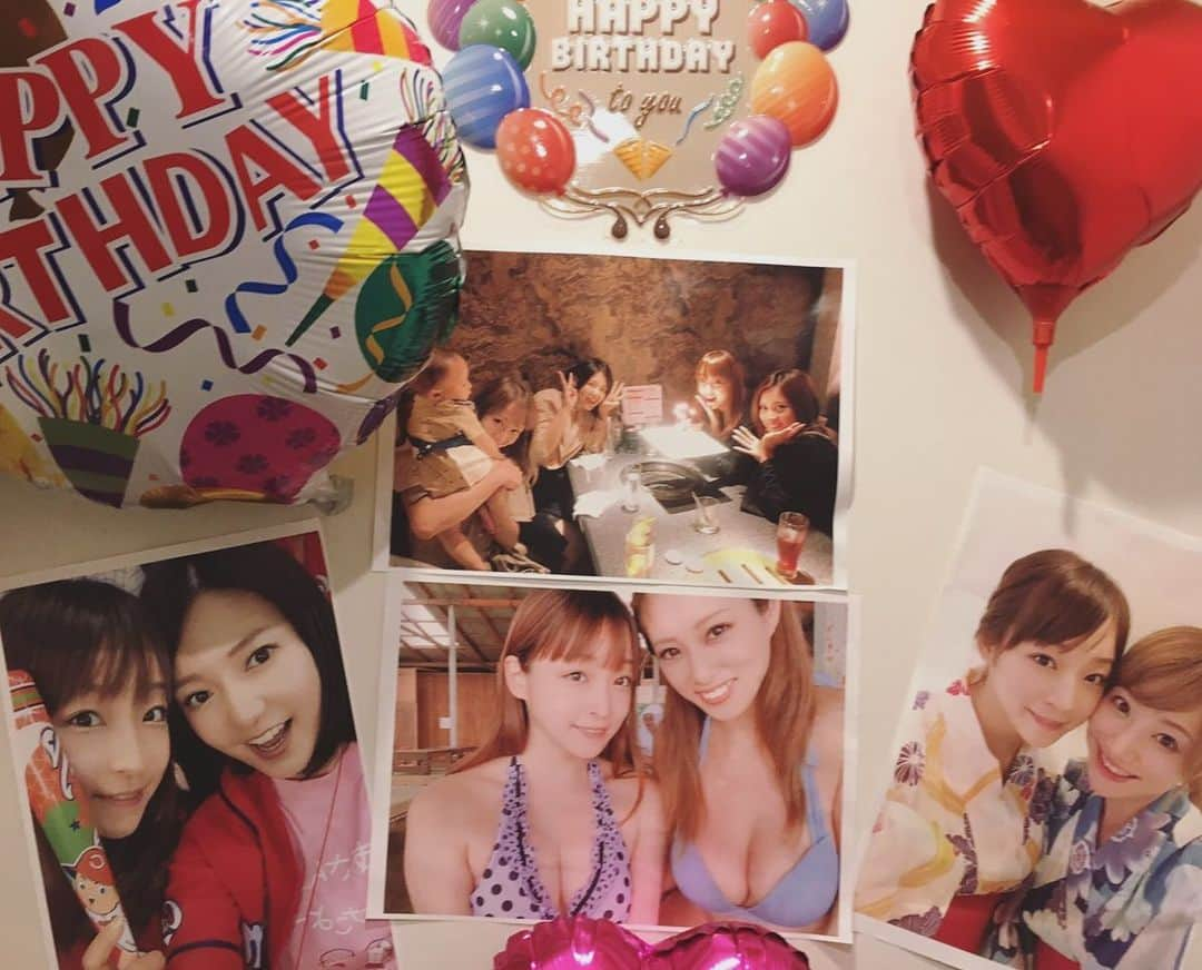 葵ゆりかさんのインスタグラム写真 - (葵ゆりかInstagram)「大好きなみかりんの誕生日を、当日のお昼からずっとお祝いできて幸せな日🎂♥️ なんて愛らしい34歳！！ おめでとう🥂❤️ #happybirthday #birthday #birthdaycake #birthdaypresent #birthdayparty #bestfriends #congratulations #🎂#👏#🥂」9月24日 18時48分 - yuriyuricchi