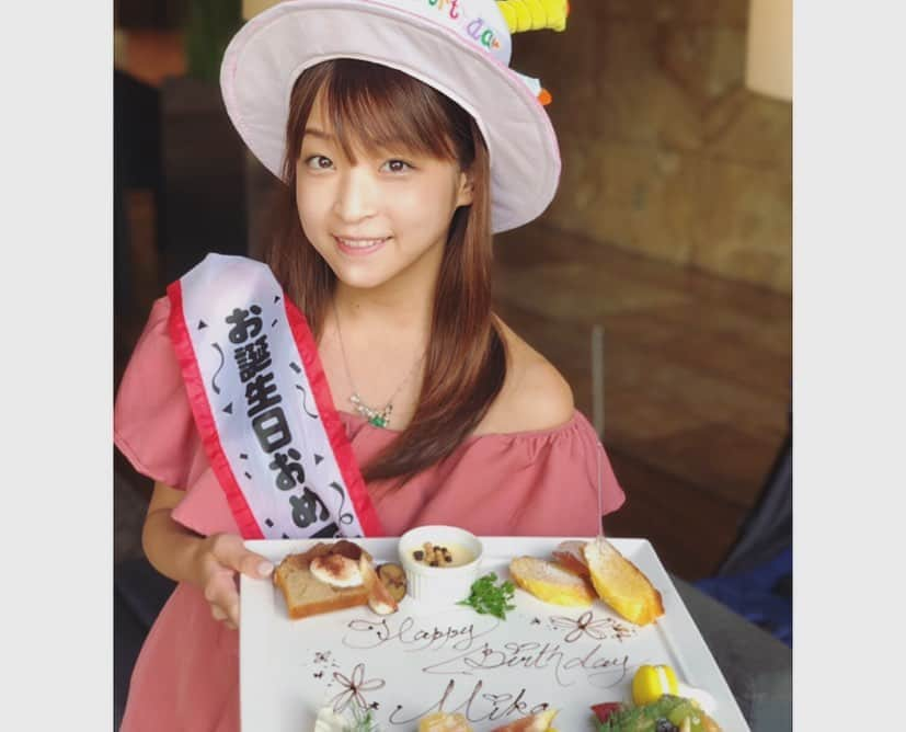 葵ゆりかさんのインスタグラム写真 - (葵ゆりかInstagram)「大好きなみかりんの誕生日を、当日のお昼からずっとお祝いできて幸せな日🎂♥️ なんて愛らしい34歳！！ おめでとう🥂❤️ #happybirthday #birthday #birthdaycake #birthdaypresent #birthdayparty #bestfriends #congratulations #🎂#👏#🥂」9月24日 18時48分 - yuriyuricchi