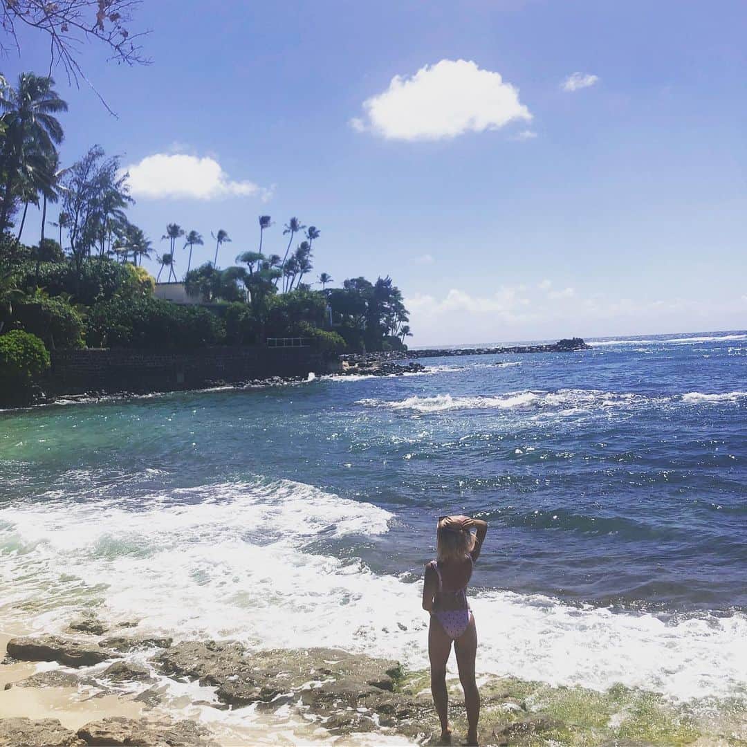 Nazukiさんのインスタグラム写真 - (NazukiInstagram)「Hawaii  Kahala Beach✨✨ 今回は行った事のないビーチに行ってみてます✌🏻✌🏻 綺麗すぎる💕💕💕 #hawaii  #hawaii🌺  #kahala #kahalabeach  #beach #trip」9月24日 18時57分 - nazuki_08
