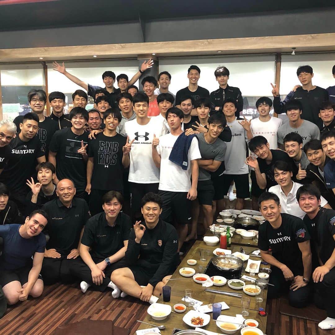 のインスタグラム：「韓国遠征🇰🇷 初海外は、いい思い出になりました♪ #カムサハムニダ #トマンナヨー🇰🇷 #ごんちゃ #誰も並んでない #とりあえず辛い #とりあえず熱い #メウォヨ #ズコー #水欲しい時は #ムルチュセヨー」