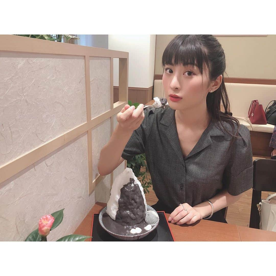 繭さんのインスタグラム写真 - (繭Instagram)「ㅤㅤㅤ ㅤㅤㅤ 久しぶりの志むらさんへ。 期間限定の黒ごま餡をいただきました🍧 ㅤㅤㅤ 濃ゆいけどしつこくなくて、 黒ごまのアイスも白玉も美味しかったです🤤💕 ㅤㅤㅤ 写真撮るの忘れちゃったんだけど @ishii__haruna と久しぶりに会えたんだ🥺❤️ はーちゃんがかき氷食べてる どちゃくそかわいいお写真撮ったから 本人がインスタに載せてくれるはず🙏🏻 たのしかった〜😌💭 ㅤㅤㅤ #目白 #目白かき氷 #志むら #かき氷 #かき氷ハンター #🍧 #followme #followmejp #followjp」9月24日 19時16分 - mayumayu1008