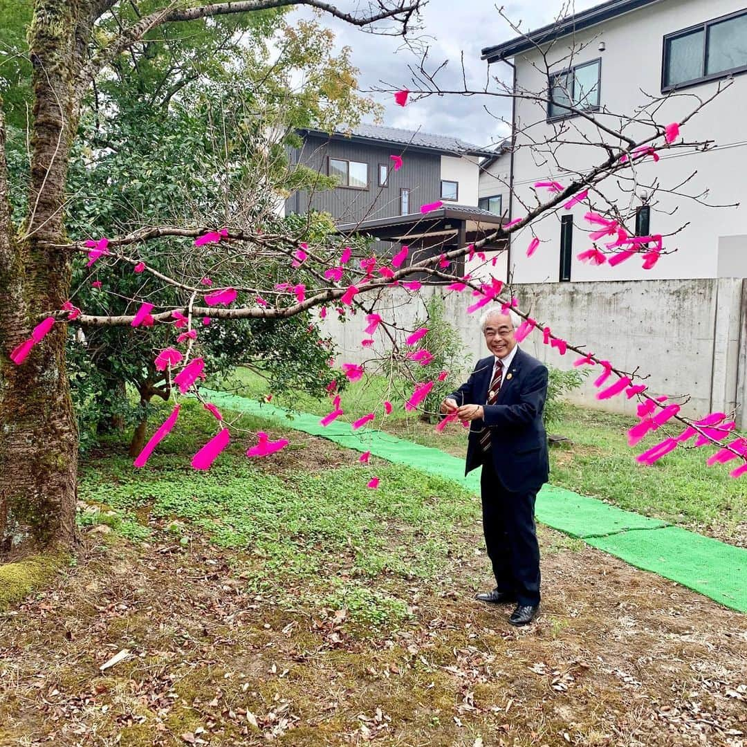 安珠さんのインスタグラム写真 - (安珠Instagram)「9月23日、24日は富山ふくおか『つくりもん祭り』でした！﻿ ﻿ 安珠ワークショップに参加してくださりありがとうございました📸﻿ ﻿ 高岡の市長さんや富山出身の写真家:高野さんもトーク参加して下さいました!﻿ ﻿ モデルになってくれた美少女エミリーちゃんや松本兄などたくさんいらして下さり嬉しかったです！﻿ ﻿ 高岡の心あるつくりもん祭り﻿ 高岡は見所たくさん！﻿ ぜひ、写真展も合わせてご覧くださいませ!﻿ ﻿ ﻿ 安珠 写真展～少年少女の世界～﻿ 「ビューティフルトゥモロウ」 音楽:細野晴臣﻿ 2019年9月7日（土）～11月4日﻿ 9：00～17：00（入館は16：30まで）﻿ 入場料:800円」9月24日 19時18分 - anjuphotographer