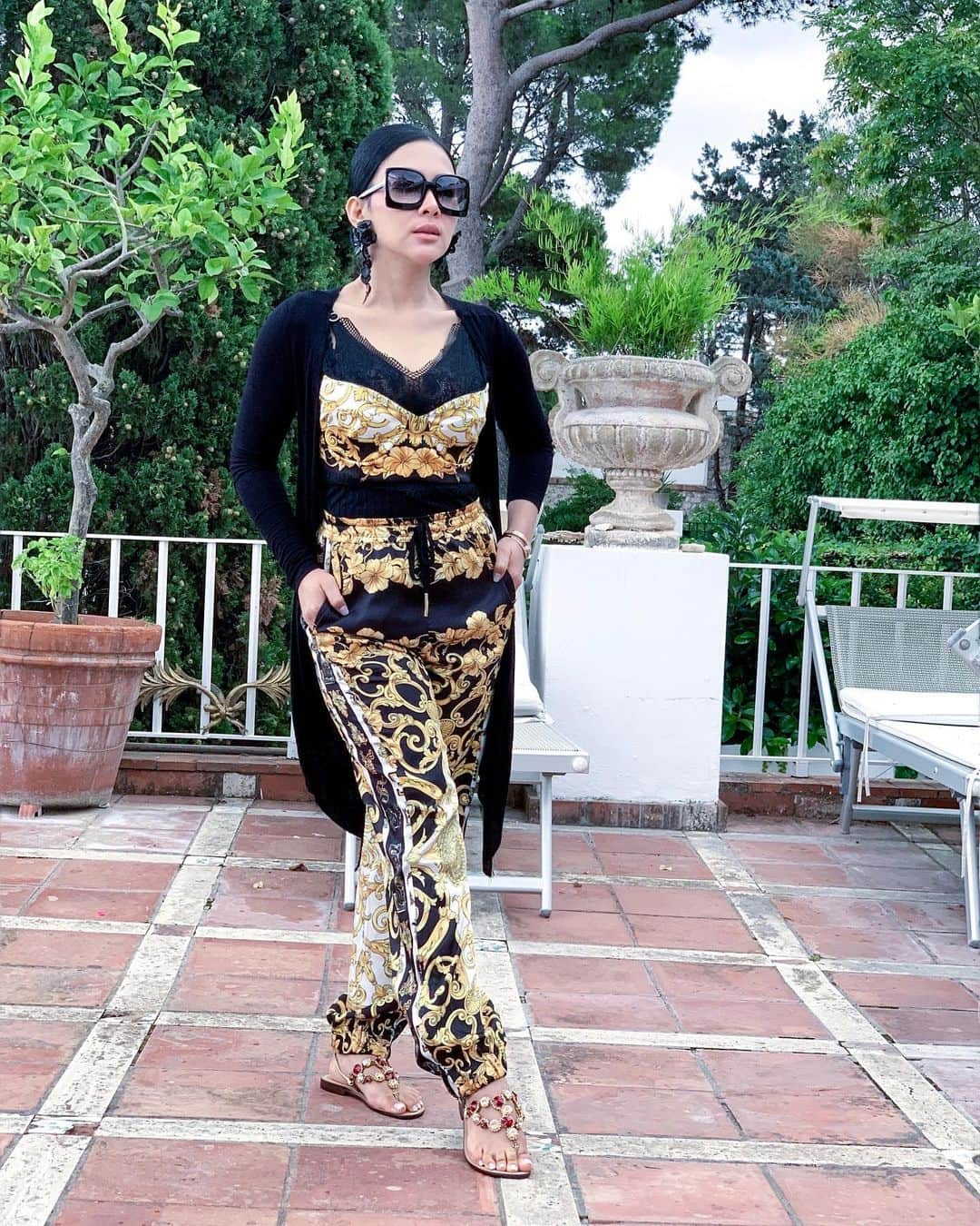 Syahriniさんのインスタグラム写真 - (SyahriniInstagram)「• Such A Perfect Weather In Capri !  ___________\\\\__________  #PrincesSyahrini #Capri_September2019 #Italy」9月24日 19時19分 - princessyahrini