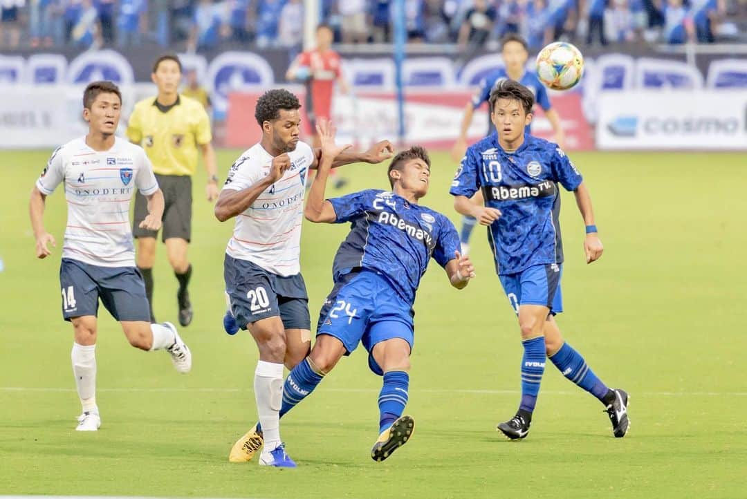 カルフィン・ヨン・ア・ピンさんのインスタグラム写真 - (カルフィン・ヨン・ア・ピンInstagram)「All about the duels 😁 #jleague #yokohamafc #machidazelvia #football @tappa555」9月24日 19時33分 - calvinjongapin