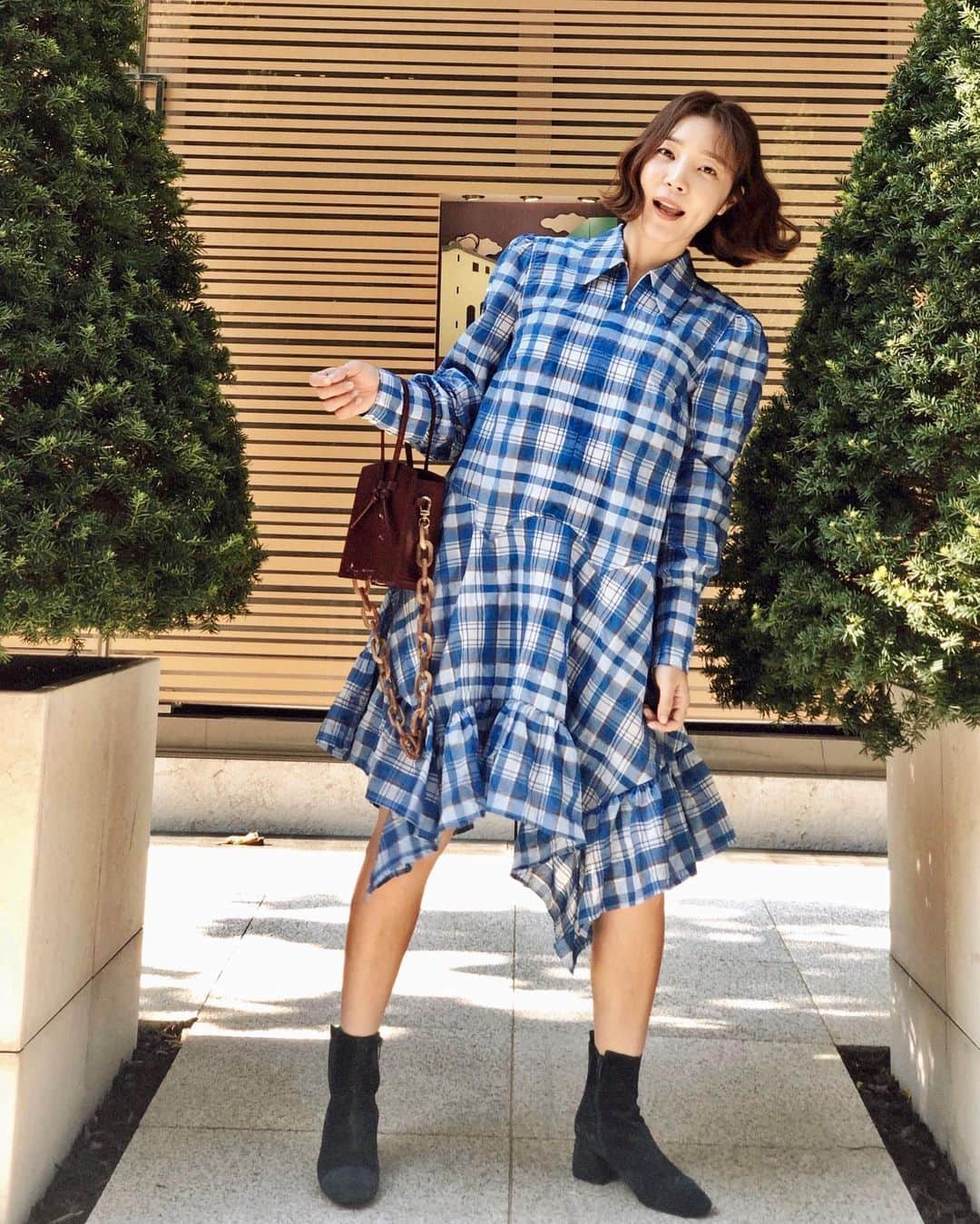 シン・ダウンさんのインスタグラム写真 - (シン・ダウンInstagram)「. 횹! 오랜만에 대낮에 - 강남구에서- 🗺 . 내 긔요미 꺼내 들고 ➰👜 임소장⛑ 하고 아주 아주 잠깐 짬내서 데이트 👉🏻👈🏻 . . #데이트가젤좋아 #너무신날때너무신나지말자  #다음날피곤한이유.」9月24日 19時29分 - shindandan_