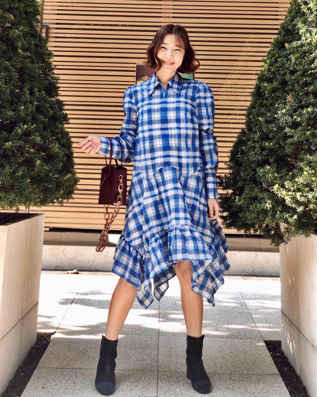 シン・ダウンさんのインスタグラム写真 - (シン・ダウンInstagram)「. 횹! 오랜만에 대낮에 - 강남구에서- 🗺 . 내 긔요미 꺼내 들고 ➰👜 임소장⛑ 하고 아주 아주 잠깐 짬내서 데이트 👉🏻👈🏻 . . #데이트가젤좋아 #너무신날때너무신나지말자  #다음날피곤한이유.」9月24日 19時29分 - shindandan_