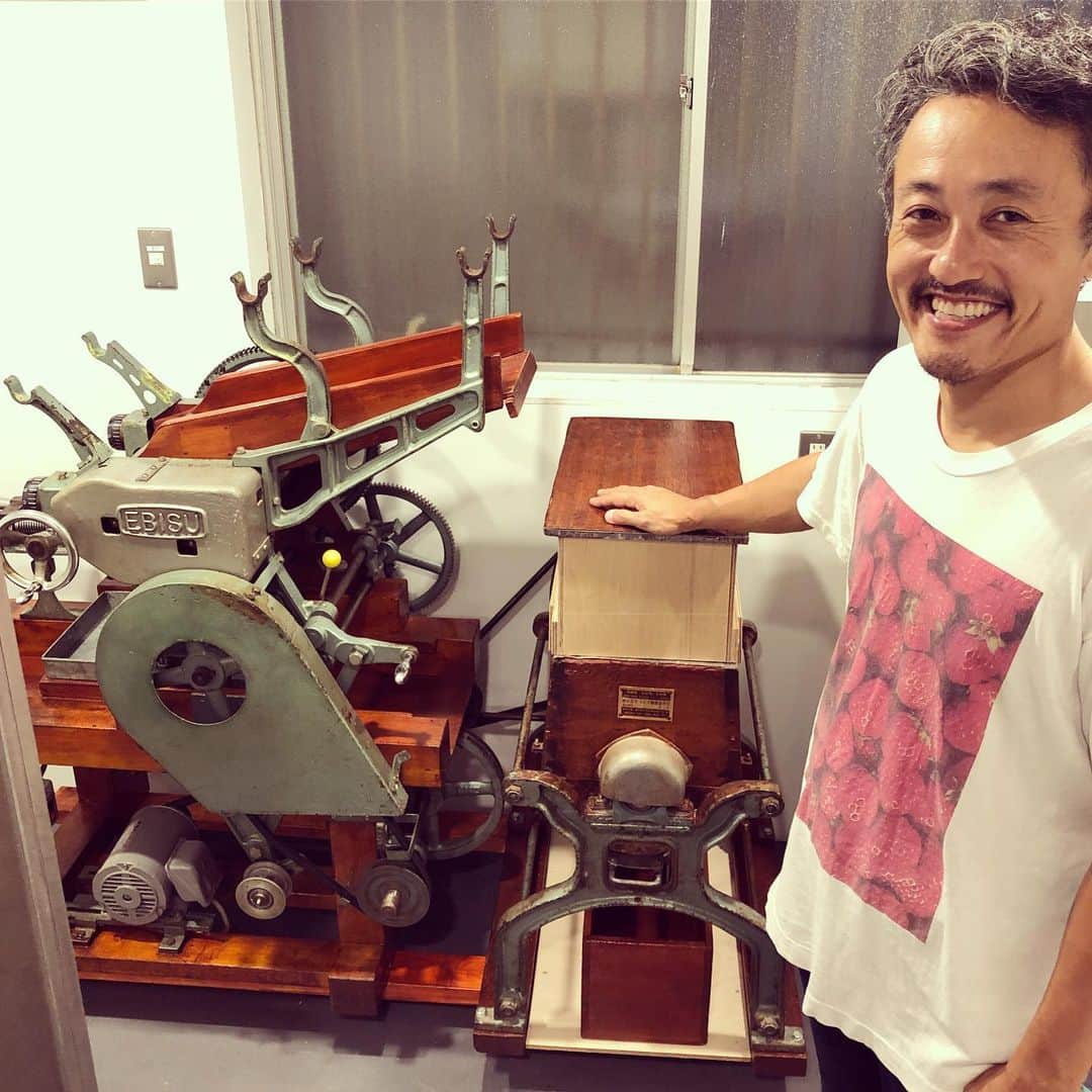 山嵜廣和のインスタグラム：「カッコいい製麺機と宇宙くん。」