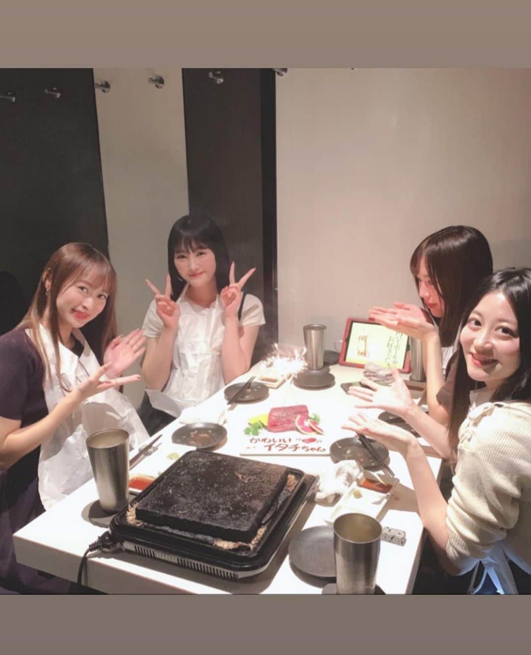 上西恵さんのインスタグラム写真 - (上西恵Instagram)「帰り道、ノリで撮ってみたプリクラが楽しすぎました🥺笑 変顔はちょっと隠させて下さいませ🥺 下のはなまるなどは変顔レベルを表しているものでございまする🥺 ⠀ #川上礼奈生誕祭」9月24日 19時36分 - jonishi_kei
