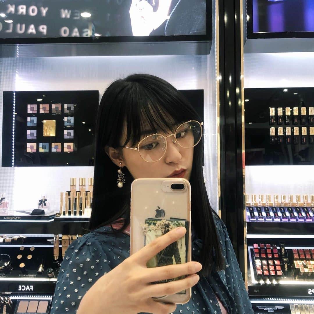 鈴木美羽さんのインスタグラム写真 - (鈴木美羽Instagram)「最近毎日メガネ生活。 ファッションとしても可愛いし、UV対策にもなるからね」9月24日 19時41分 - suzukimiu_0414