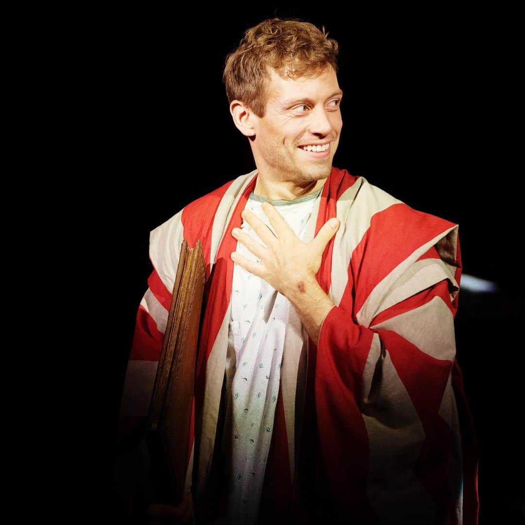 バーレット・フォアのインスタグラム：「I want more life. #AngelsInAmerica」
