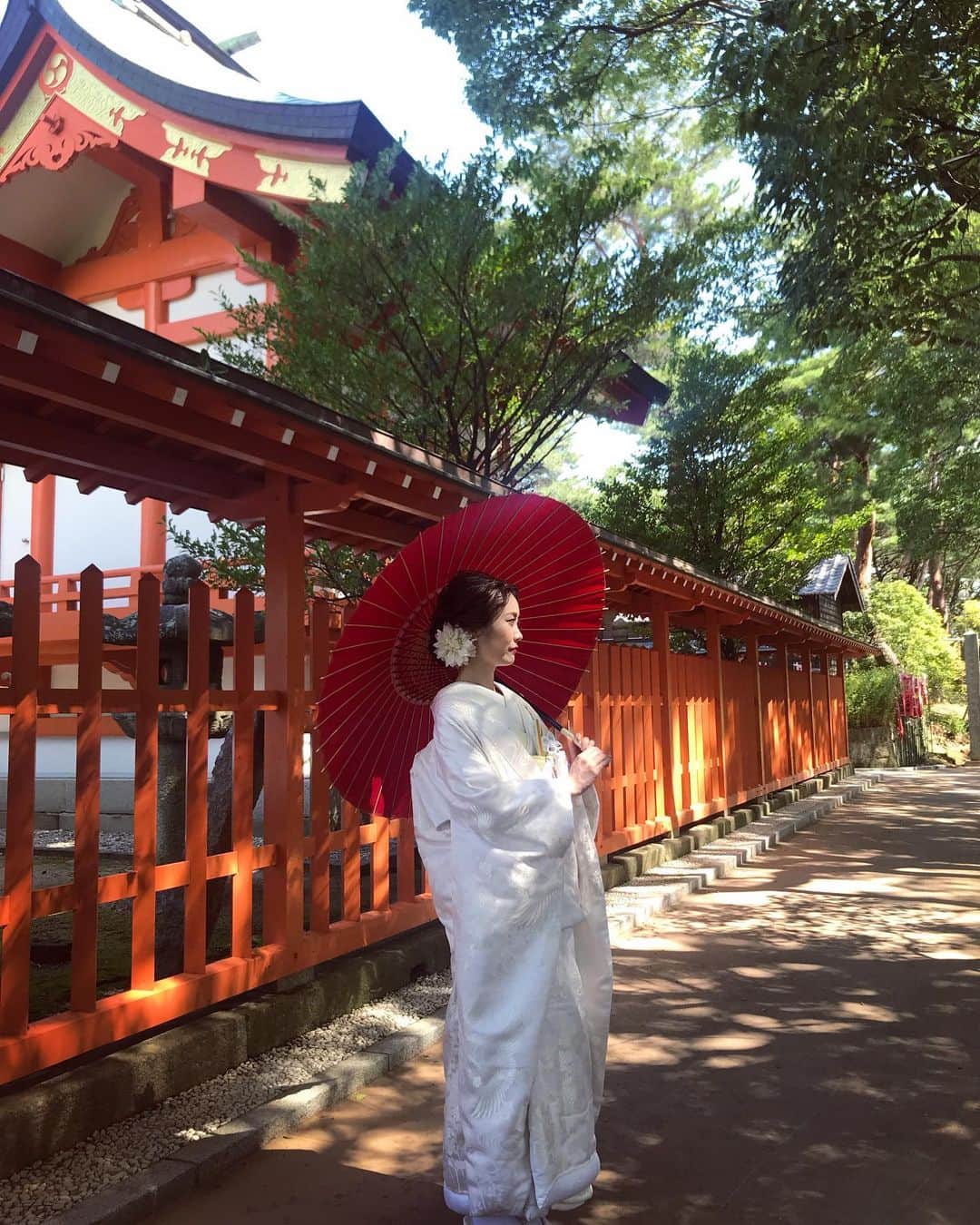 土田瑠美さんのインスタグラム写真 - (土田瑠美Instagram)「今日は @fukuoka_laviephotography  のフォトウェディングでした！ 紅葉八幡宮で和装、糸島でのドレス撮影、どちらも凄く素敵でした。 沢山みんなでお話をしながらの楽しい撮影で 楽しく素敵な時間を本当にありがとうございました☺️ #一日お二人とお話してるうちに焼肉とお寿司食べたくなった笑 💭」9月24日 19時56分 - ru0711
