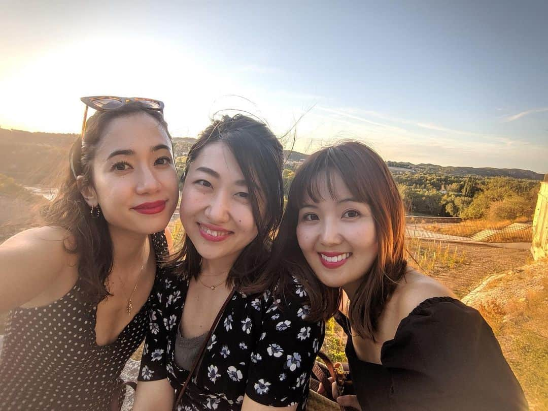 ベイカー恵利沙さんのインスタグラム写真 - (ベイカー恵利沙Instagram)「Meet up at France 🇫🇷 ❤️ なほとかよことフランスで合流して、 パリと南仏の旅🌾 パリからアヴィニヨン 今日はアヴィニヨンからニースへ 佳代子の #pixelで撮影  Googleピクセルの写真が本当に素敵で欲しくなった🥰」9月24日 20時17分 - bakerelisa