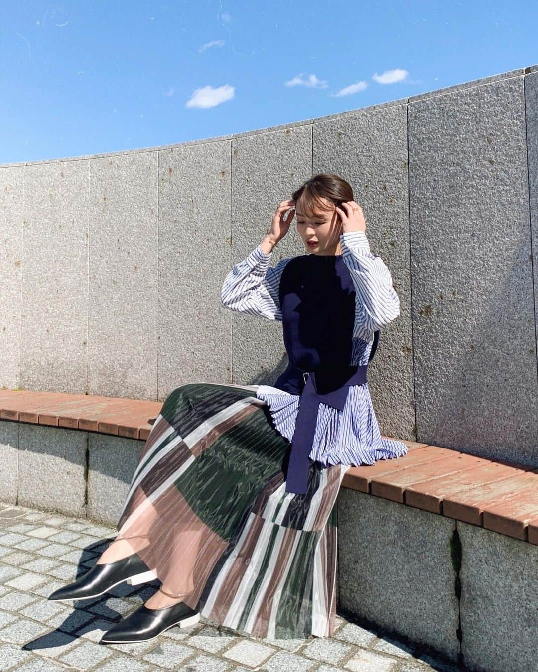 舞川あいくさんのインスタグラム写真 - (舞川あいくInstagram)「Sapporo✈️💙🌈 #OOTD 秋になり 涼しさを感じるようになった 札幌。 好きな季節😊 Tops&Skirt @elendeek  Shoes: @jilsander . .  #fashion #elendeek #autumm」9月24日 20時25分 - aiku_0817__