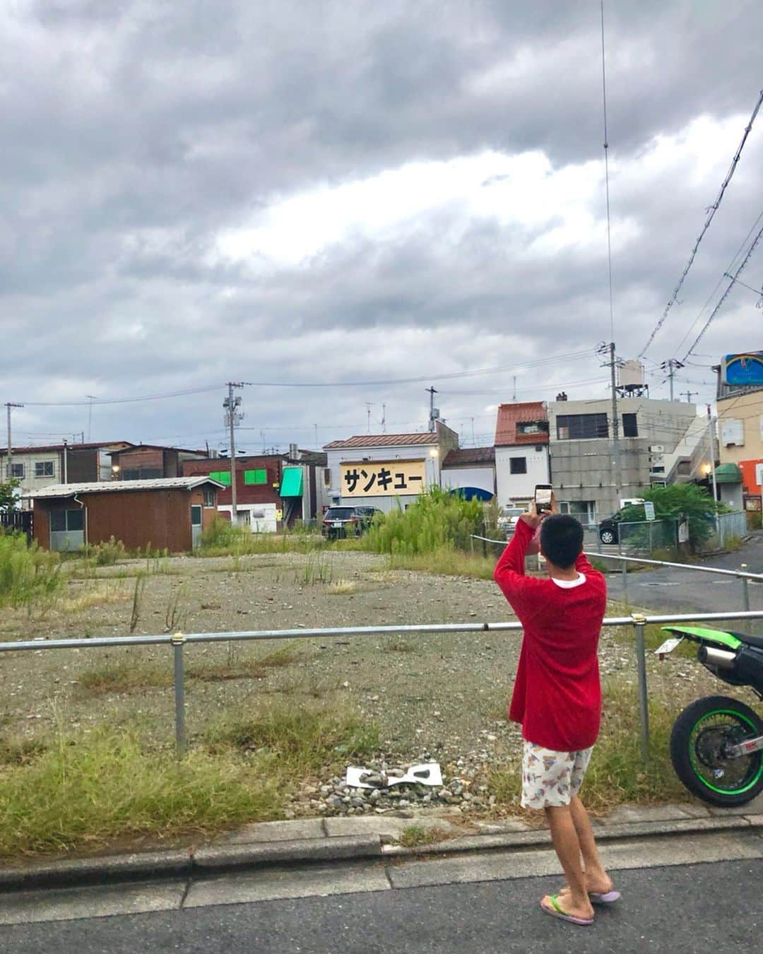 ZEN-LA-ROCKさんのインスタグラム写真 - (ZEN-LA-ROCKInstagram)「米子ーーーっっっ 奥の奥まで最&高の宝庫でした✈︎ 水木先生respectす🤜🏽 FNCYは1ヶ月ほど現場お休み🙏🏽ですが、そこからワンマンに向け加速します💨💨💨 改めて今回3日間お世話になった皆様に感謝です🙏🏽🥺 photo by @arum0202  ちゃす👐🏽 . . . #fncy #zenlarock #鎮座dopeness #moonandspoon #植田正治 #水木しげる #ogk #すこぶるスコヴィル」9月24日 20時27分 - zenlarock