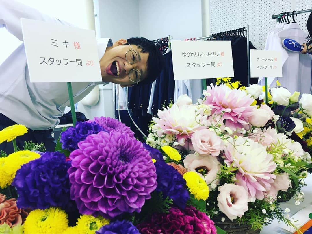 山田健人さんのインスタグラム写真 - (山田健人Instagram)「恋する肌キュンの続編撮影 休憩中みんな昼休みって感じでめっちゃ良かった。 校舎とか体育館めっちゃ良かった。 学校えぇわ〜 学生えぇな〜 学祭楽しみ〜  全員30超えてるけどわりとみんないけてる 昴生さんだけ校長先生  #ロート製薬 #恋する肌キュン #肌ラボ」9月24日 20時30分 - runnykento