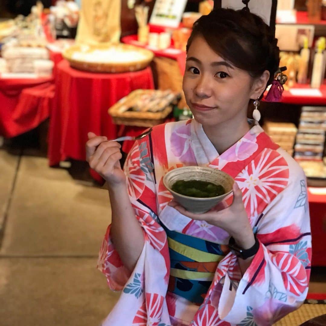 細越麻未（ami）さんのインスタグラム写真 - (細越麻未（ami）Instagram)「🍧⛩🍧⛩🍧⛩ . . 京都pic. 暑すぎて一息。 なんだかんだ夏、最初で最後のかき氷頂きました。お味は抹茶！」9月24日 20時44分 - ami_hosokoshi_75