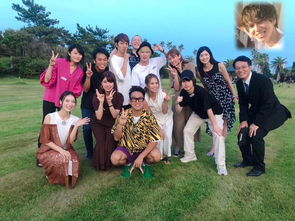 彩希エリナさんのインスタグラム写真 - (彩希エリナInstagram)「先日、日本テレビで放送された「そして2度目の告白を」観て下さった皆さんありがとうございました📺撮影終わりの全員で撮った集合写真✨男女みんないい子達で撮影関係なく仲良くなって楽しかったー☺️ #japanesetv #japanesetvshow #loveshow #couple #groupphoto #everyonesmile #peace #日テレ #日本テレビ #そして2度目の告白を #バラエティー #バラエティー番組 #バラエティー収録 #番組収録 #番組撮影 #ロケ #ロケ撮影 #1泊2日バラエティー #恋愛 #恋愛番組 #恋愛バラエティー #楽しかった #宮川大輔 #山神アリシア #菅谷大介」9月24日 20時49分 - erina_saiki