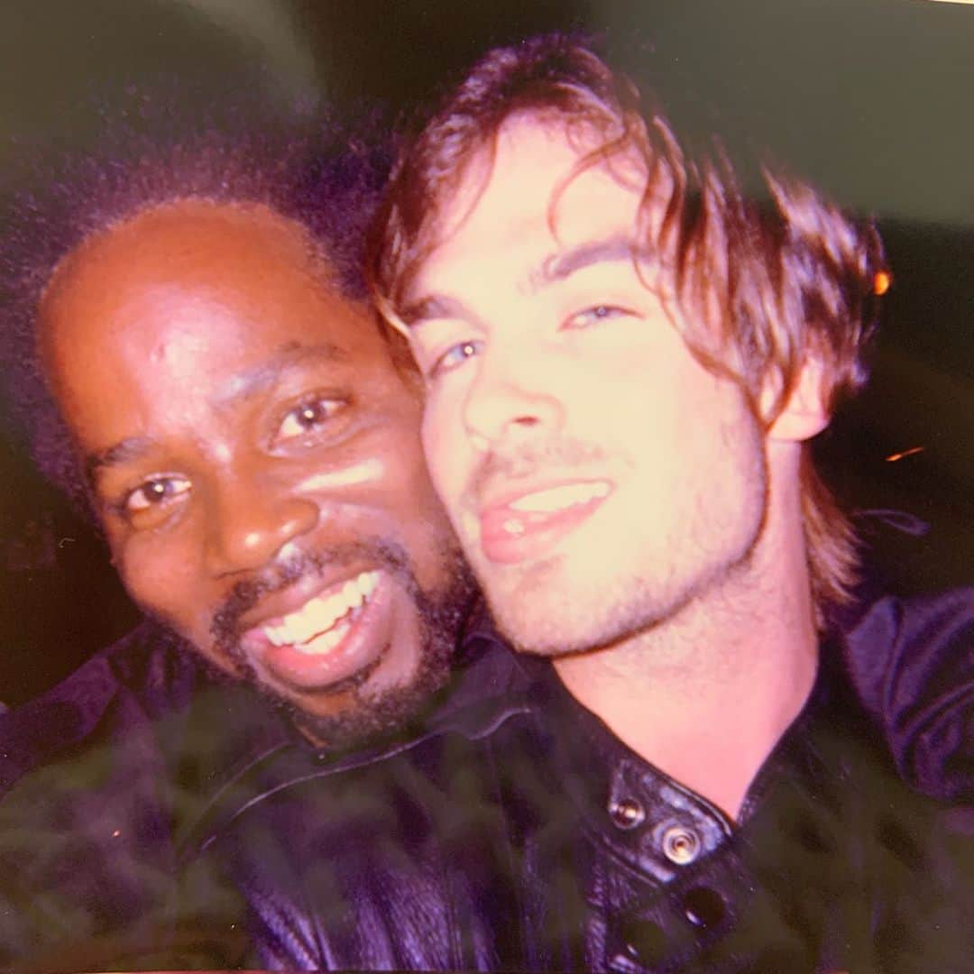 マギー・グレイスのインスタグラム：「🤸🏼‍♂️So I found an old undeveloped disposable camera, just got the photos; maybe from the #emmys ?? Remember FILM ?! 🎞 great timing; not too late to say #happy15, #losttvshow ! Wow, these adorable goofballs are in top form :)」