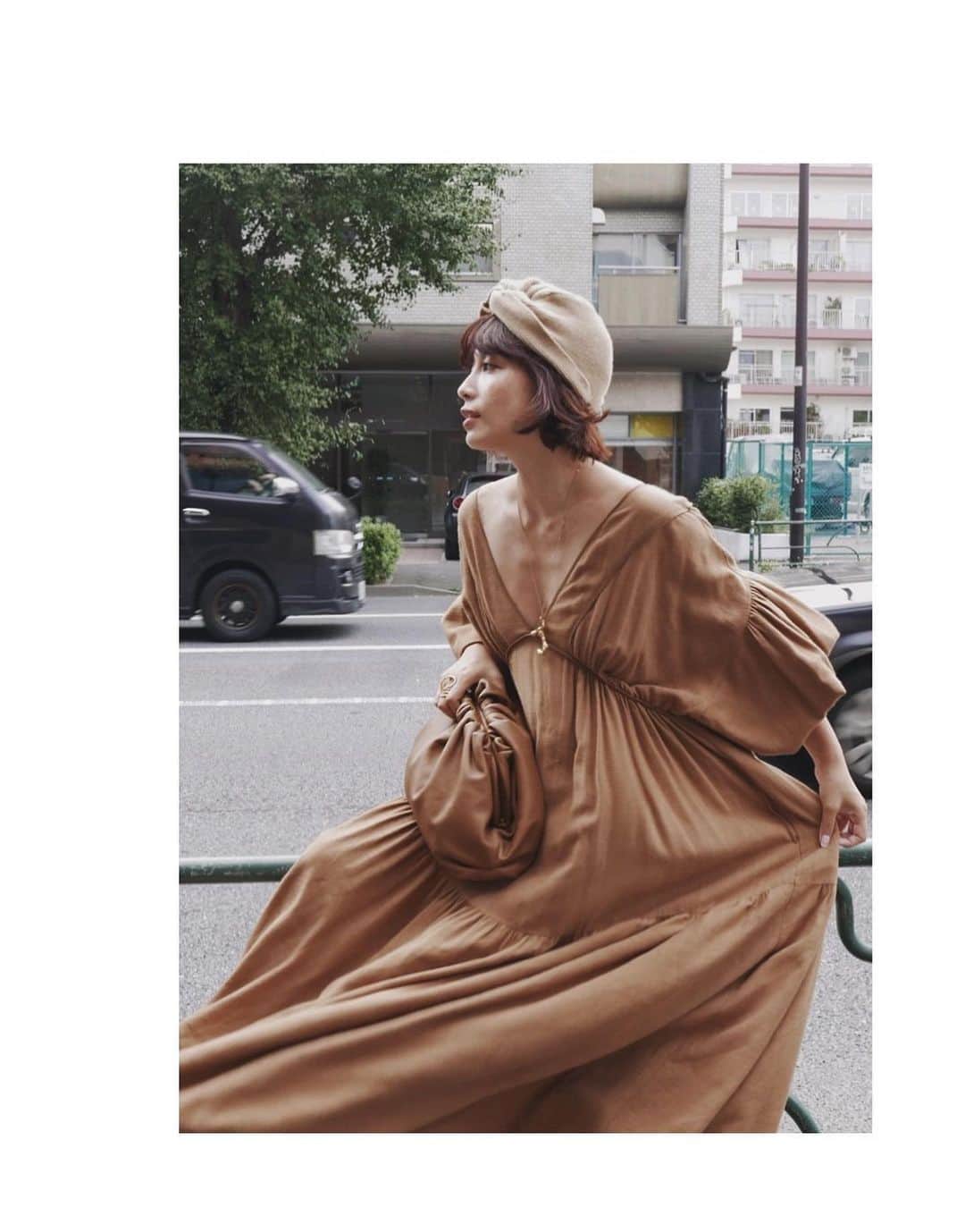 JUNNAのインスタグラム：「9月26日発売の #リネンボリュームマキシドレス 最後はキャメル🐫🐪 やっぱりキャメルも可愛い〜🤪 ・ ・ ・ @mediam_official の展示会で 理想的なニット"TURBAN"に出会えた🥰 とってもお気に入り... ・ ・ ・ #only #RoundTripRing #etretokyo #156cm #junna👠#2019etreAW #ボブ #大人ボブ#大人カジュアル #ニット#エトレコート#ボッテガ #ダッフルコート #ボッテガヴェネタ#秋服#bottegaveneta#bottegavenetabag#danielle#bottegavenetathepouch」