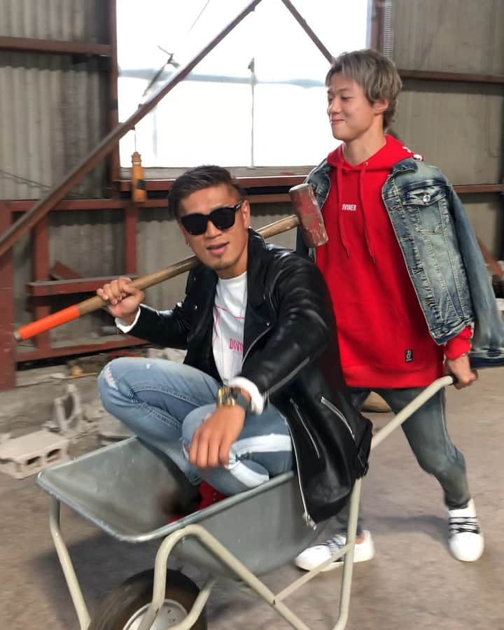 のインスタグラム：「さっ、みんな、明日もがんばってこー😆 ・ @diviner_official @diviner_jp  @akhiro_kaneko」