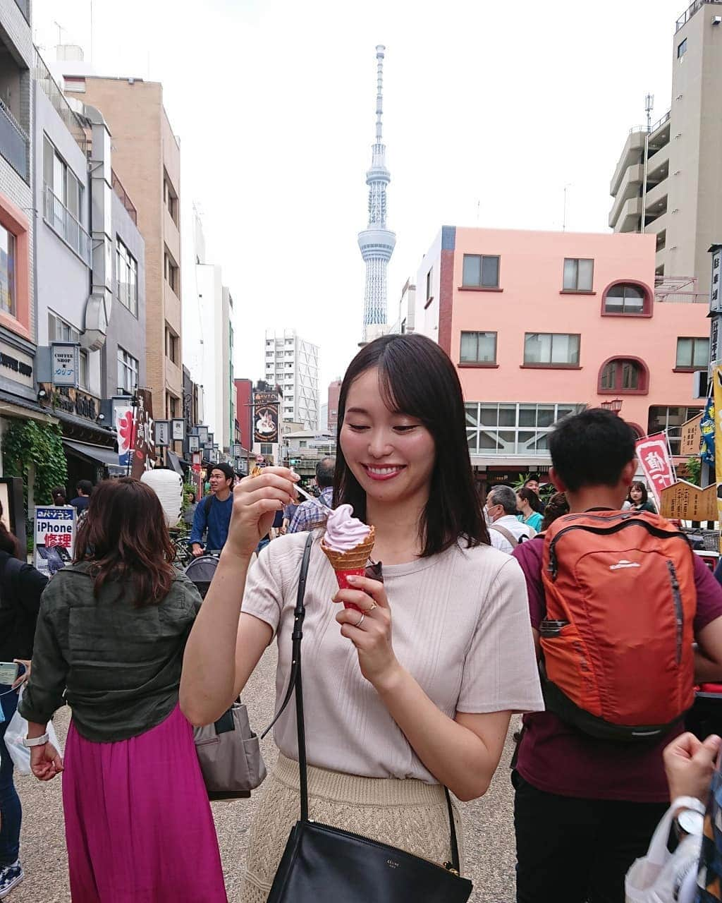 橘知衣代さんのインスタグラム写真 - (橘知衣代Instagram)「. 浅草へ紫芋のソフトクリーム食べに行ってきたよ～🍦 ソフトクリームは紫芋がいっちばんすき💓ほんとうにすき💓 ちっちゃいとき最寄り駅にお芋屋さんがあってよく食べに連れていってもらったな～と思い出しました✨👯 東京で調べたら日本橋か浅草しか出てこーへんかってんけど、他にもあるんかなぁ...🤔」9月24日 21時04分 - chieyotachibana