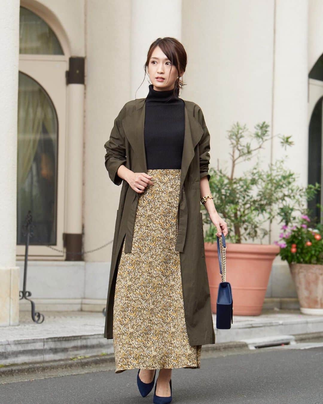 花岡維生のインスタグラム：「本日knuffelのonline storeがopenしました☺️🧡 @knuffelofficial  online store内で、オンにもオフにも可愛いお洋服をいくつか着用させていただいております🥰 是非チェックしてみてください😊💓 #knuffel #秋コーデ #coordinate #ootd #秋服 #秋服コーデ #カーキコーデ #お仕事コーデ #オフィスコーデ #2019aw」