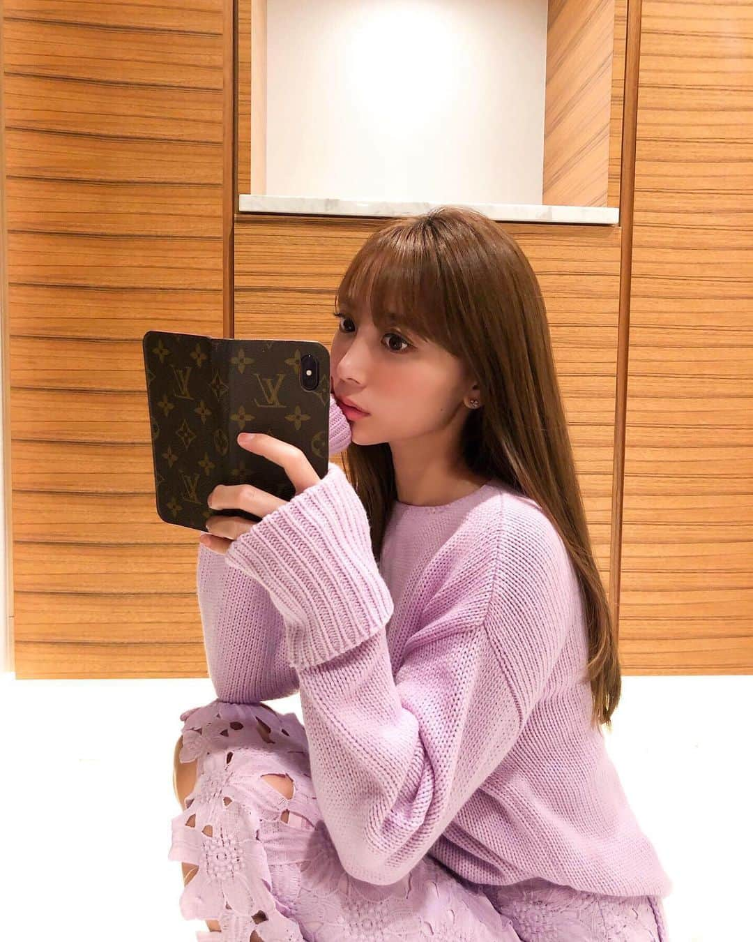 岡部あゆみさんのインスタグラム写真 - (岡部あゆみInstagram)「iPhone11 迷うなぁ📱💭﻿ ﻿ コラボのパープル﻿ セットアップで着ると こんな感じ!﻿ この色 個人的に一番タイプ♡﻿」9月24日 21時13分 - ayumi_okabe